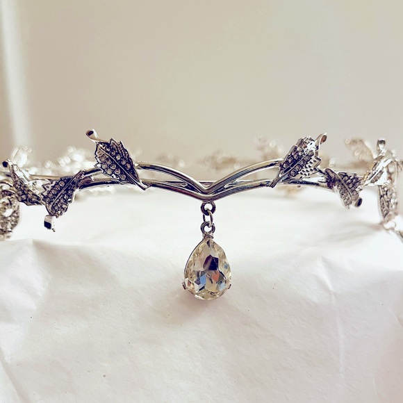 SIlver Tiara - Picture 4 of 5